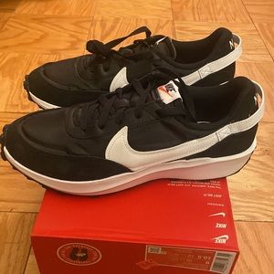 Nike Waffle Debut. Worn Once!! In Excellent Condition!!! Unisex